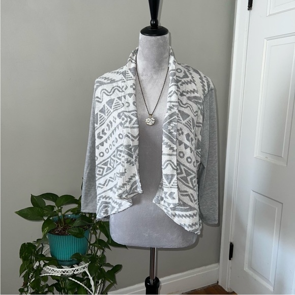 Maurice’s grey Aztec cardigan size large - Picture 2 of 7